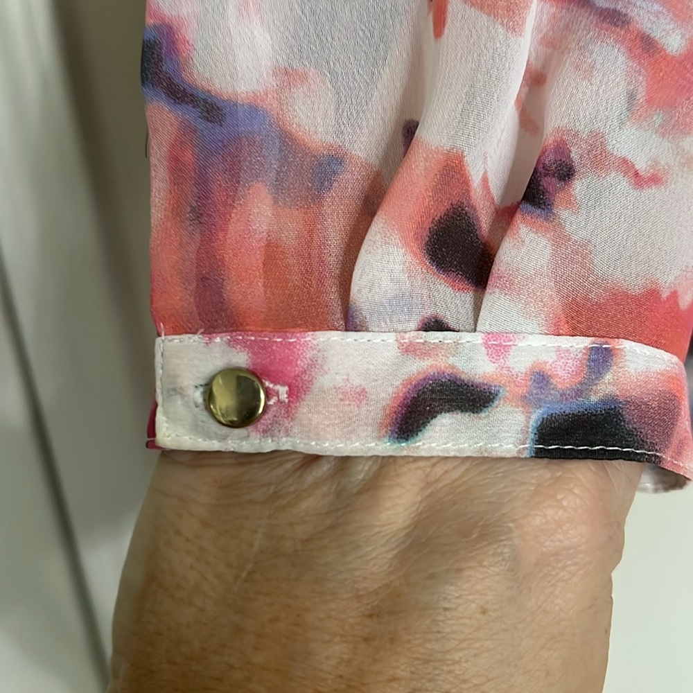APT 9 Sheer Pink/Coral/Gray/White Watercolor V-Neck Button Front Top,Large, GUC. - Picture 6 of 13